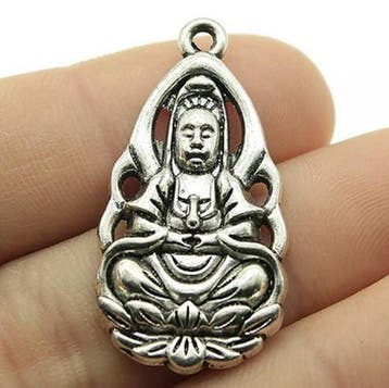 5 x Metalen bedel van Guanyin ( troost en genade) 36 x 18..., Ophalen of Verzenden, Nieuw, Kraal