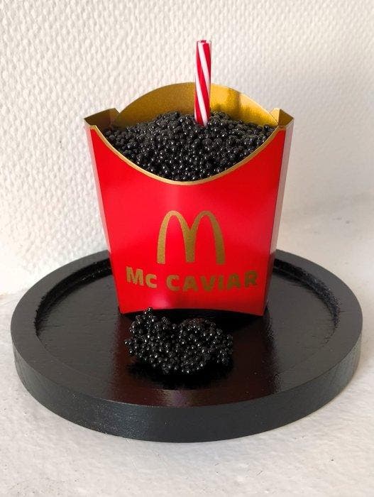XTC Artist - Mc Caviar Red Gold Red Straw, Antiek en Kunst, Kunst | Designobjecten