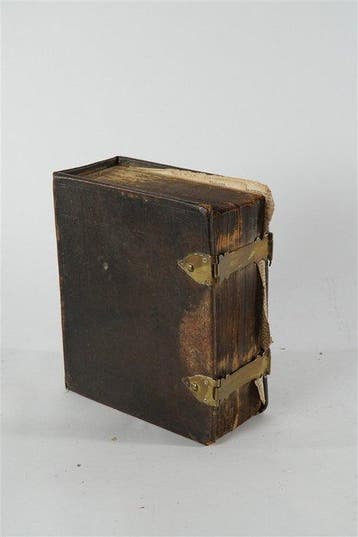 Antieke Nederlandse Statenbijbel met koperbeslag (Amsterdam)