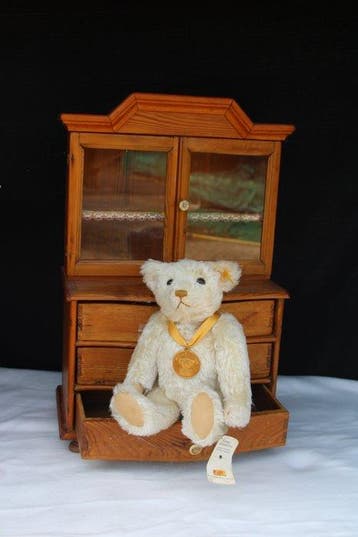 Steiff: MillenniumTeddybeer 2000 - Teddybeer - 1990-2000 -