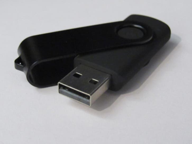 USB 2.0 stick 8GB nieuw (TMS Swivel), Computers en Software, USB Sticks, Nieuw, 8 GB, Ophalen of Verzenden