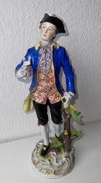 Aelteste Volkstedter - Beeldje - Junger Herr mit Dreispitz,