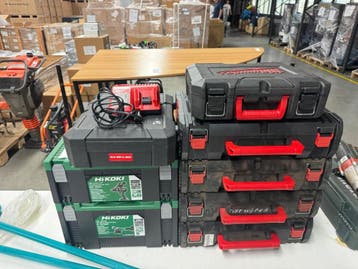Online veiling: Milwaukee, M12-18C, acculader + lege, Doe-het-zelf en Verbouw, Nieuw
