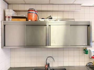 RVS wandkast met schuifdeuren