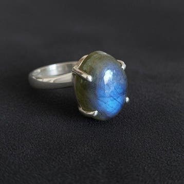 Ring met labradoriet van mooie kwaliteit, zeer stralend., Antiek en Kunst, Curiosa en Brocante