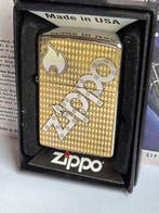 Zippo - Golden Messing mit Zippo Logo and Flame Emblem Armor, Nieuw