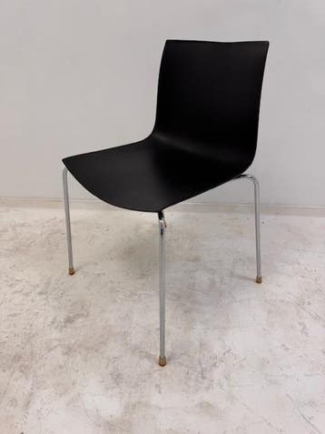 Arper Catifa 46 4-poot stoel zwart design, Vergader- of Presentatieruimte, Ophalen of Verzenden, Gebruikt, Stoel