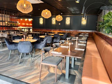 Horeca meubilair stoelen, tafels, wandbank op maat, Nieuw in verpakking, Meubilair