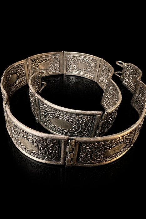 Belt fragments - Indonesië - 20e eeuw, Antiek en Kunst, Kunst | Niet-Westerse kunst