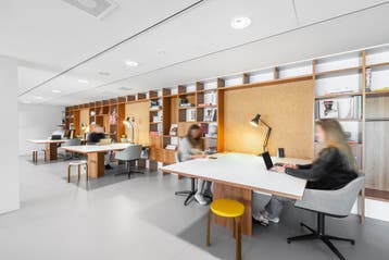 Vind een vaste werkplek en ga aan de slag in Spaces Rotterda, Zakelijke goederen, Verzenden