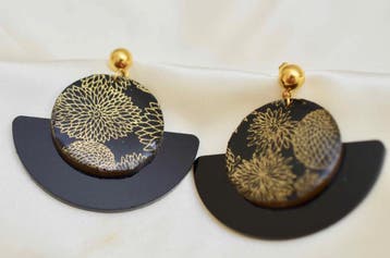 Handgemaakte origami Zwarte en gouden waaieroorbellen van, Nieuw