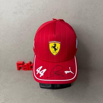 Ferrari - Formule 1 - Lewis Hamilton - 2025 - Pet, Verzamelen, Nieuw