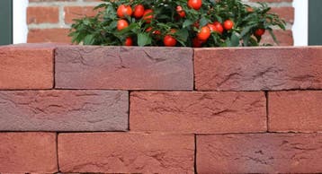 art 6930 rood handvorm dikformaat gevelstenen, Nieuw, Bakstenen