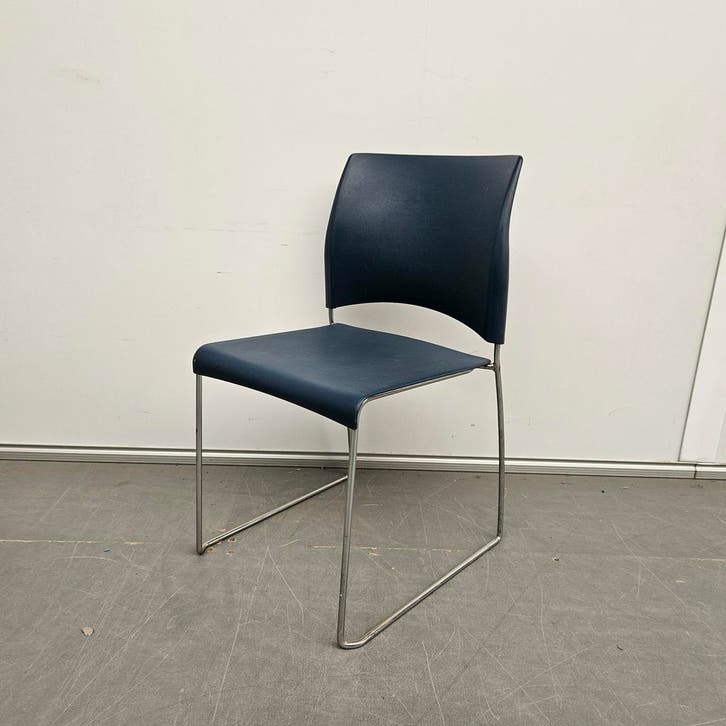 Sting kunststof stapelstoel - blauwe zitting (alleen per set, Huis en Inrichting, Stoelen, Ophalen of Verzenden