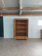Landelijke klassieke kast, tweedeurskast,linnenkast, legkast