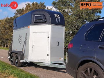 Henra 2 paards XL alu.trailer met o.a. zadelkamer/ klep-deur, Ophalen, Zo goed als nieuw, Aluminium, 2-paards trailer
