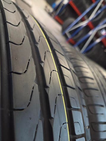 225/55/17 97Y PIRELLI ZOMERBANDEN 6,8MM PROFIEL 4X, Auto-onderdelen, Ophalen, Gebruikt, 17 inch, Band(en)