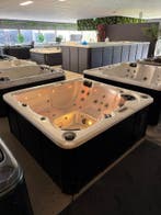 Compacte Luxe Spa / Jacuzzi 200x200 – 2-Speed Pomp - 220V, Ophalen, Zo goed als nieuw, Pomp, Vast