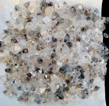 Kwarts Kristalen - Hoogte: 1 mm - Breedte: 2 mm- 700 g, Verzamelen, Mineralen en Fossielen