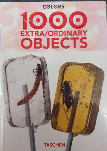 1000 Extra/Ordinary Objects - Carlos Mustienes 9783822848043, Boeken, Verzenden, Gelezen, Carlos Mustienes