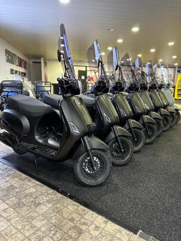 IE look a like scooter 2026 E5 incl bundelpakket, Overige merken, Nieuw, Ophalen of Verzenden, Benzine