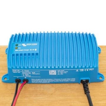 Victron Energy 12 volt 17ah acculader, Verzenden, Nieuw