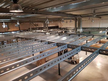 GEBRUIKT: Entresolvloer Tussenvloer Verdiepingsvloer Bordes!