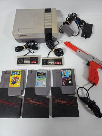 Nintendo - Nes - Nes & Zapper & 2 Controllers & 3 Games -, Nieuw