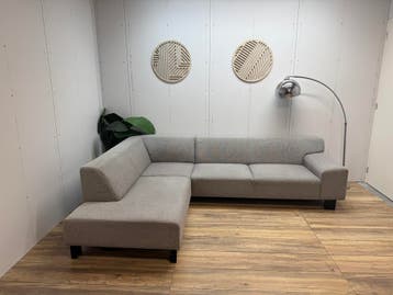 Moderne grijze hoekbank – ruim zitcomfort, 250 tot 300 cm, Hoekbank, Ophalen of Verzenden, Zo goed als nieuw