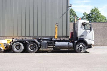 Veiling: Haakarmsysteem Vrachtwagen Volvo FH12 Diesel 1994, Wit, Volvo, BTW verrekenbaar, Handgeschakeld