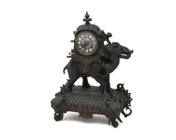 Een schouwpendule met een olifant, begin 20e eeuw, Antiek en Kunst