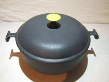 Le Creuset - Enzo Mari, Een fraaie ronde cocotte n° 26 - Pan