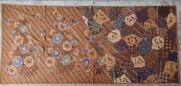 Pan de batik / Lang doek - Motif Parang, Bouquet van Bloemen
