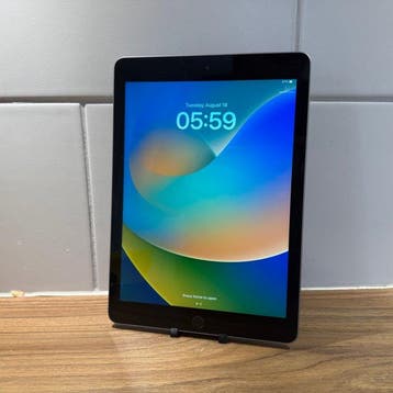 Apple iPad (5th generation) 128GB Wifi - Mobiele telefoon, Nieuw