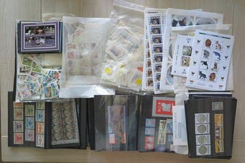 Wereld - Gevarieerde partij op stockkaarten,los en in zakjes, Gestempeld