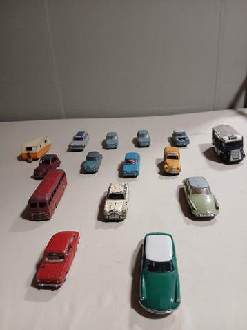 Dinky Toys 1:43 - Modelauto (15) - Various Dinky Toys models, Nieuw
