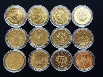 Europa. 2 Euro 2021/2023 (12 moedas dourado por um instituto