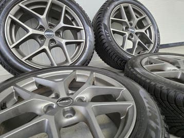 Volvo V40 V60 V50 Ford Focus Mondeo 17 inch winterbanden, 215 mm, Banden en Velgen, Nieuw, 17 inch