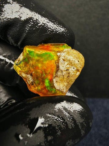 20cts Crystal Opal Specimen Ruw- 4 g