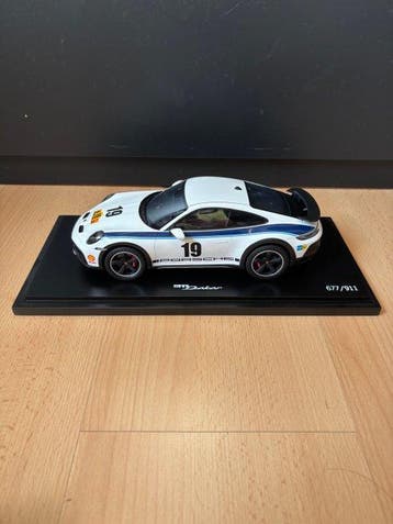 Spark 1:18 - Model sportwagen - Porsche 911 Dakar, Nieuw