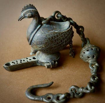 Bronzen zoomorfe rituele olielamp met vogel - Bronsgieten, Antiek en Kunst