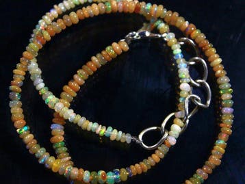 Ct. 24,40 Collier van Ethiopisch opaal - degradé-rondellen -
