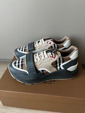 Burberry - Low top sneaker - Sneakers - Maat: EU 44 - Nieuw, Nieuw