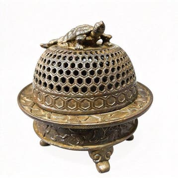 Japanese Bronze Incense Burner in the Form of a Three-Legged, Antiek en Kunst