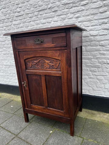 leuk oud eiken kastje met deurtje en lade, 70 x 48 x110 cm