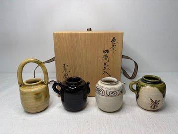 Japanse set van vier chaire van Furen – “Irogawari Shiteki”