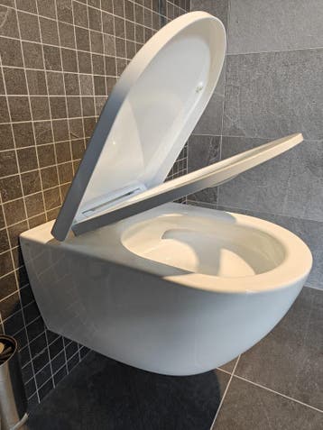 Wandcloset randloos hangend toilet wit softclose - 0023, Doe-het-zelf en Verbouw, Sanitair, Ophalen, Nieuw, Toilet