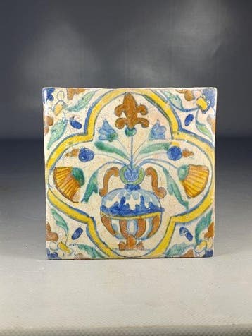 Tegel - Vase Fleuri en Fleur de Lys - 17e eeuw