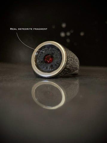 Handgesmeed zilveren ring, uniek exemplaar ter wereld, met