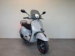 Vespa GTS 310 Super Sport, BWJ 2024, Chalk Grey, Scooter, Occasion, Minimaal motorrijbewijs A2, Automaat